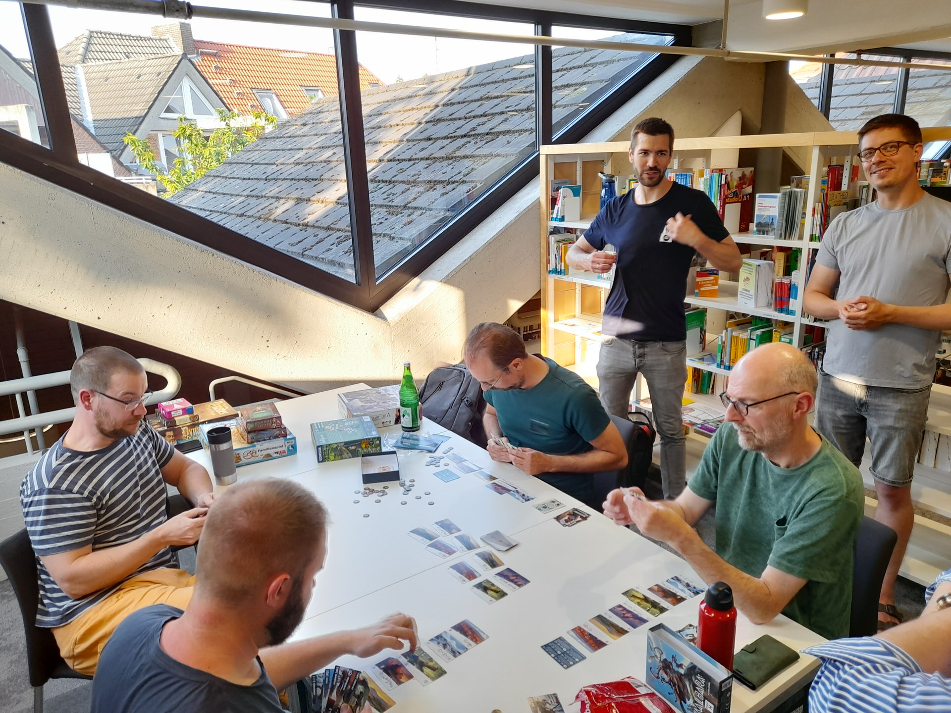 Unten neue Bücher - oben Spiele
